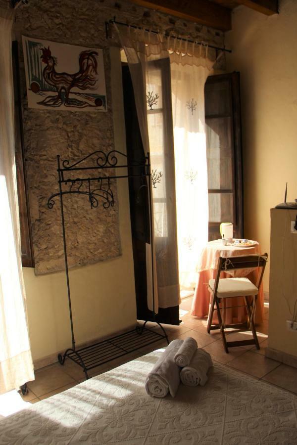 Sant Efisio Host Hotel Cagliari Bagian luar foto