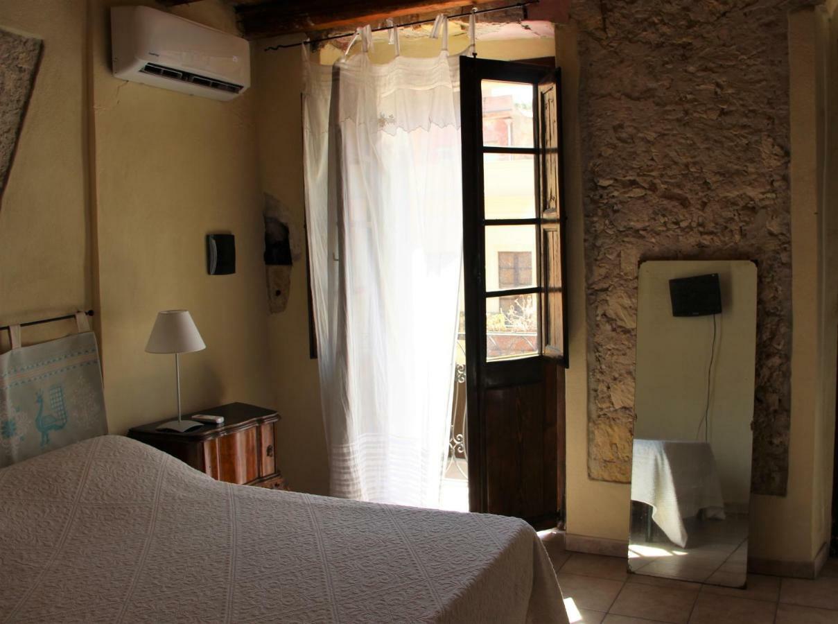 Sant Efisio Host Hotel Cagliari Bagian luar foto
