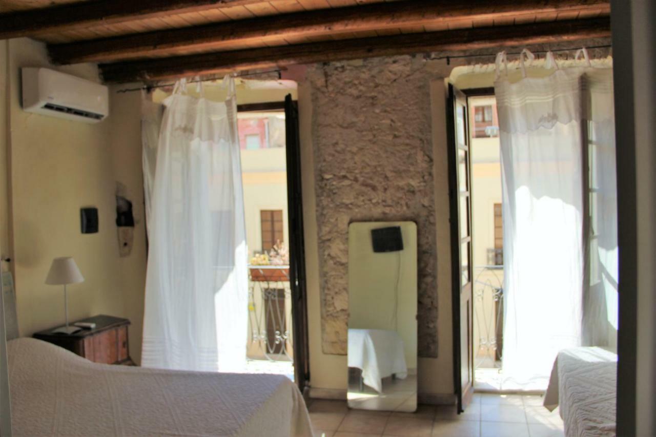 Sant Efisio Host Hotel Cagliari Bagian luar foto