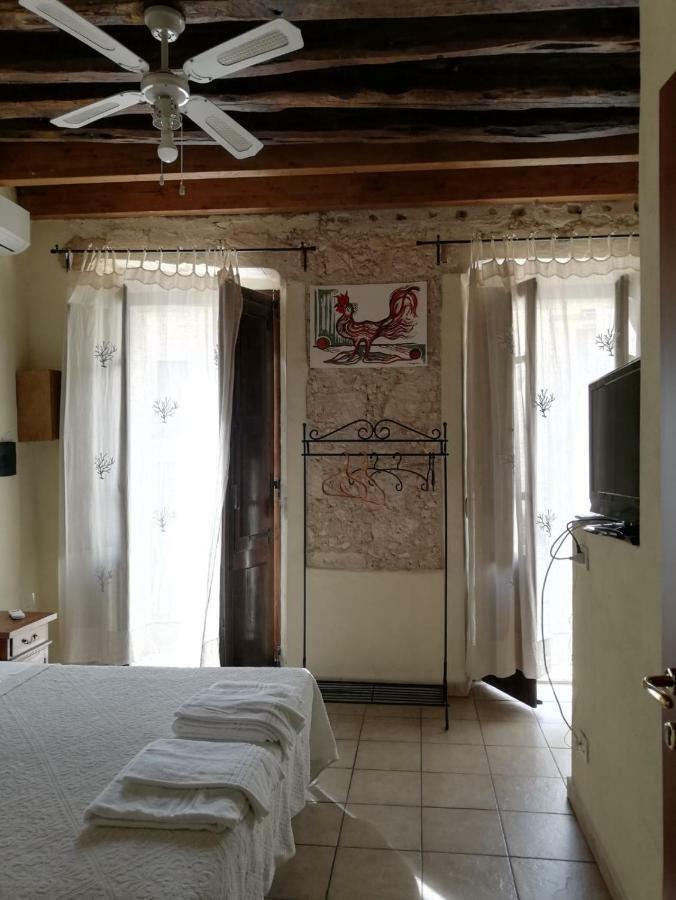 Sant Efisio Host Hotel Cagliari Bagian luar foto